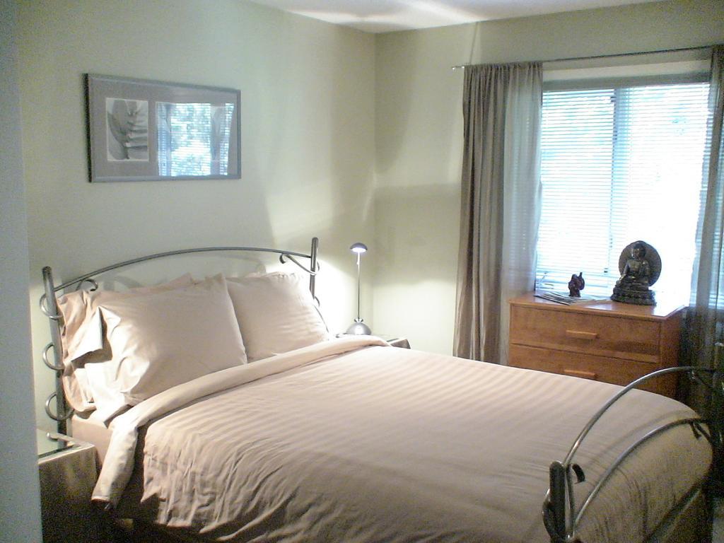 Bragg Creek Redwood Meadows Bed And Breakfast الغرفة الصورة