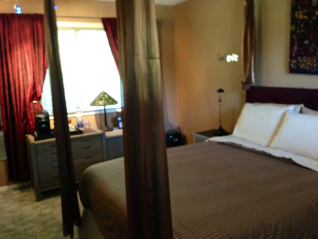 Bragg Creek Redwood Meadows Bed And Breakfast الغرفة الصورة