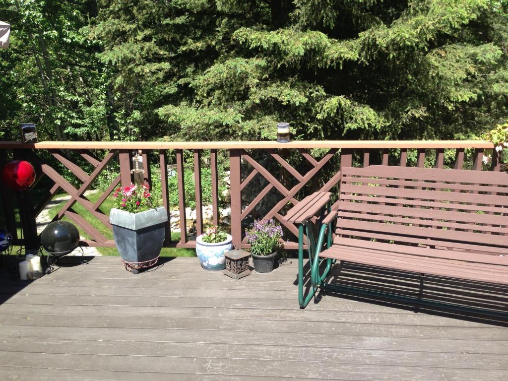 Bragg Creek Redwood Meadows Bed And Breakfast المظهر الخارجي الصورة